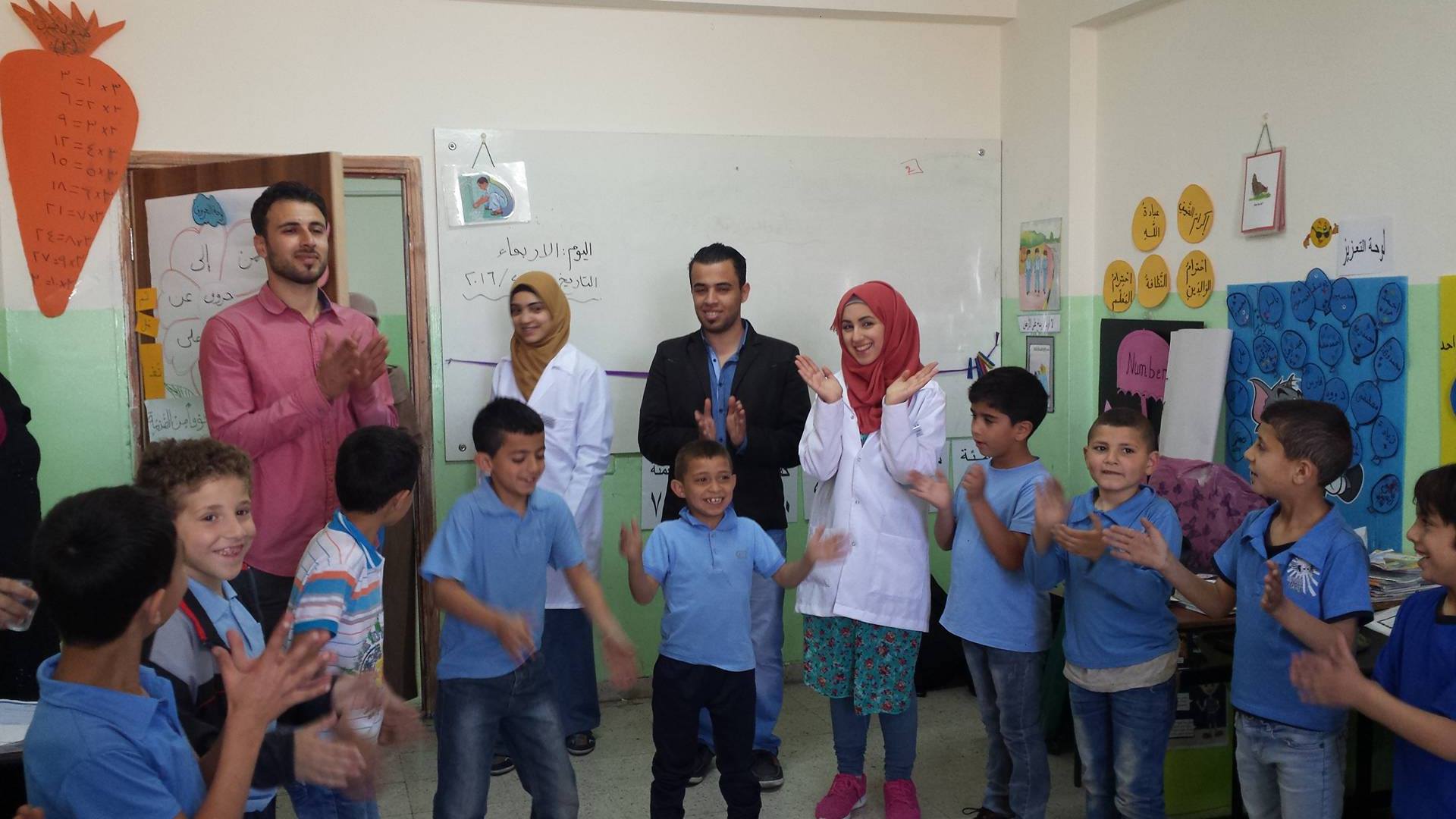 طلاب كلية طب الأسنان في زيارة للمدرسة الأساسية